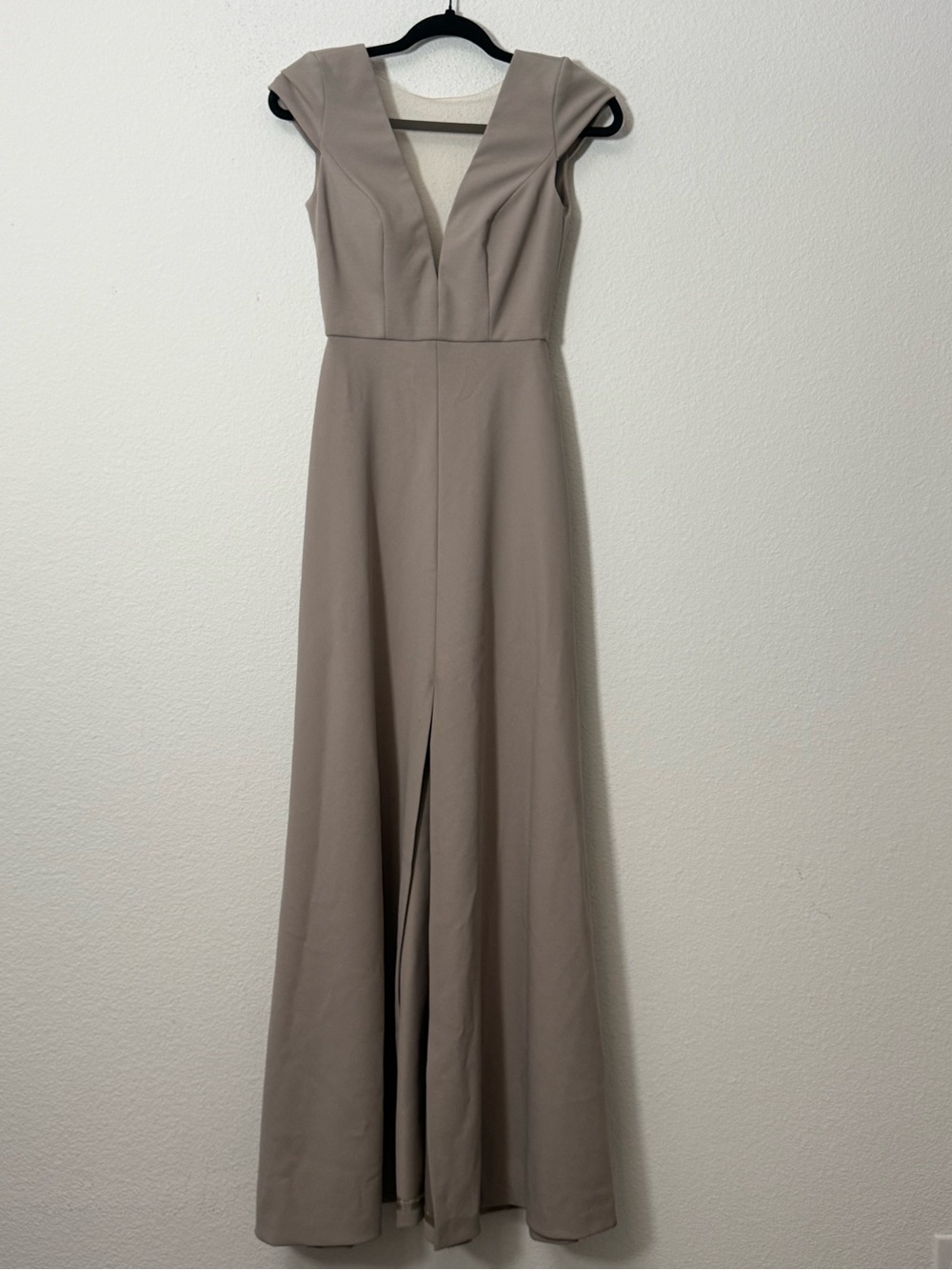 Jenny Yoo Taupe Plunge Neck Sleeveless Formal Gown Maxi Dress Size 0
